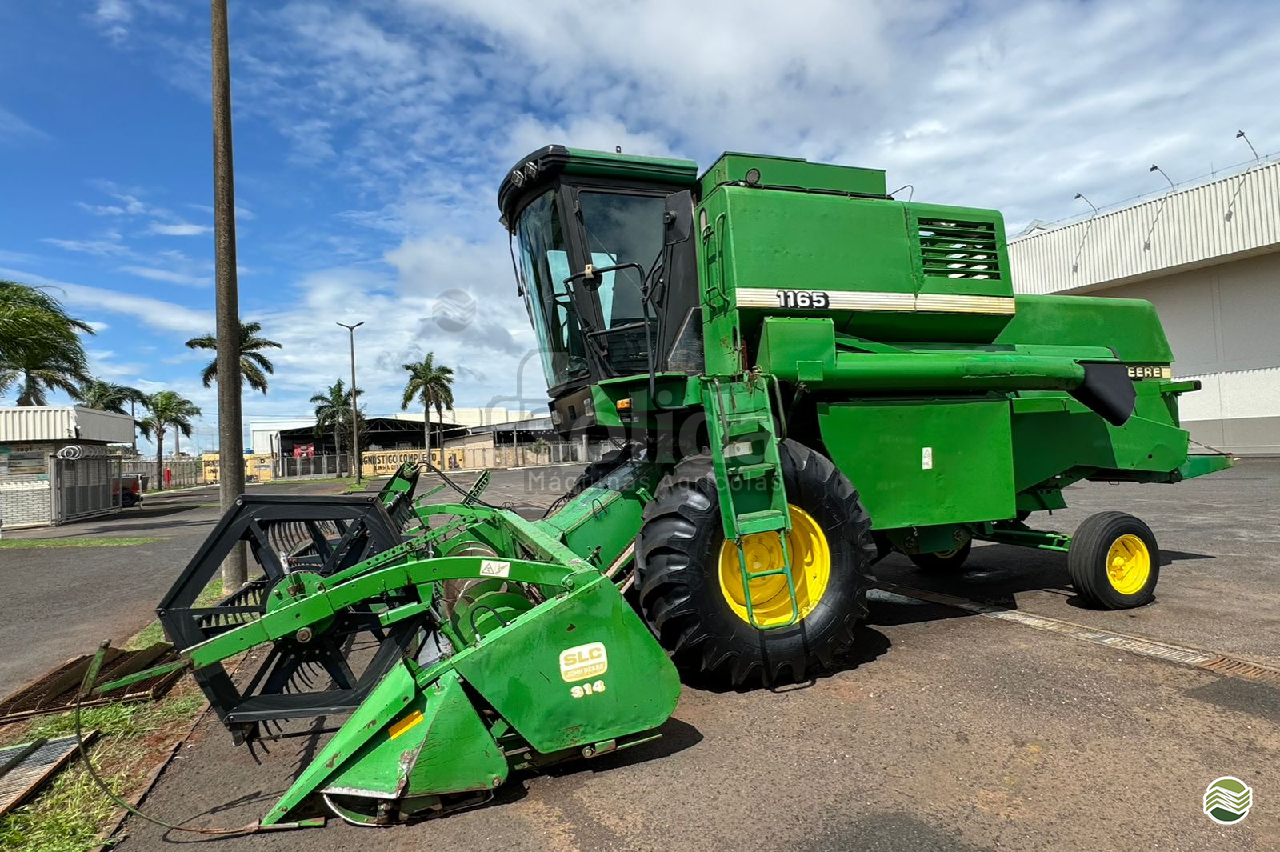 COLHEITADEIRA JOHN DEERE JOHN DEERE 1165 Sólida Máquinas Agrícolas ERECHIM RIO GRANDE DO SUL RS